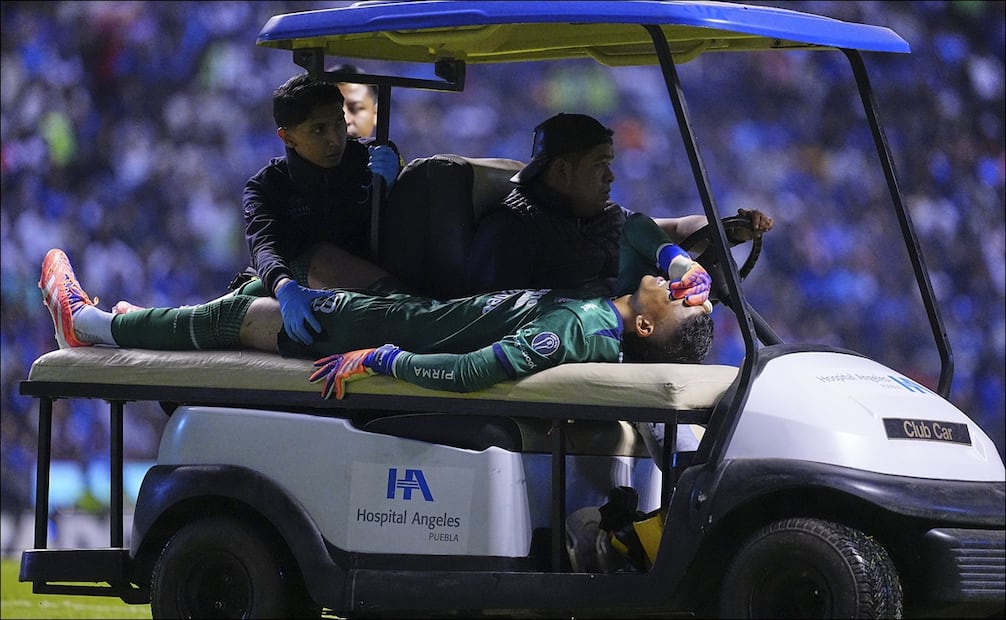 Kevin Mier, durante su último partido en el Apertura 2025 con Cruz Azul - Foto: Imago7