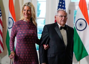 Bob Menéndez se va quedando solo: crece lista de demócratas que le piden renunciar