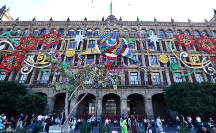 Ya se siente el cascabeleo en la CDMX; Instalan alumbrado decorativo de Navidad en el Zócalo