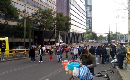 Manifestantes bloquean inmediaciones de la CFE, desatan caos vial 