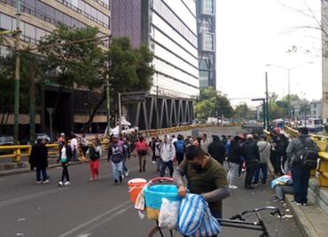 Manifestantes bloquean inmediaciones de la CFE, desatan caos vial