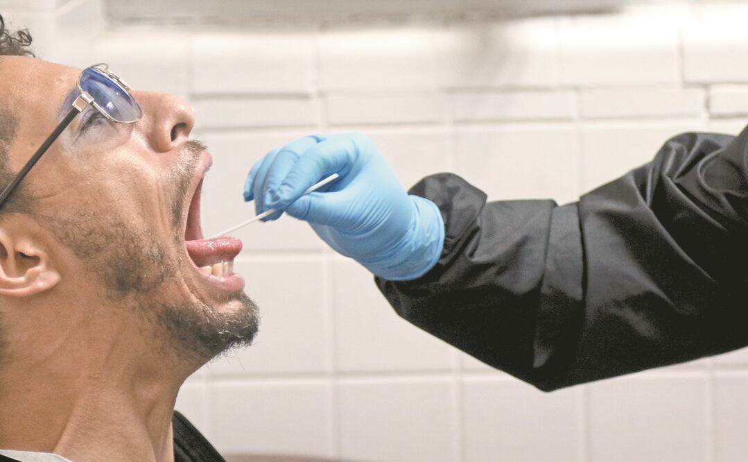 Implementar el QR se haría en alianza con laboratorios. Foto: ARCHIVO EL UNIVERSAL