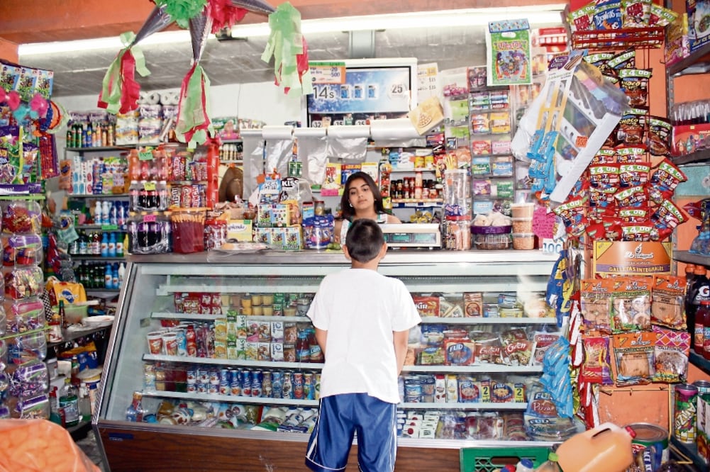 Según los pequeños comerciantes, los precios de los productos en tienditas subieron hasta 10.25%, más que la tasa de 6% que reporta el Inegi (ARCHIVO EL UNIVERSAL)