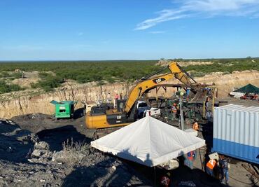 Se complica rescate de tres mineros por deslaves: Miguel Ángel Riquelme