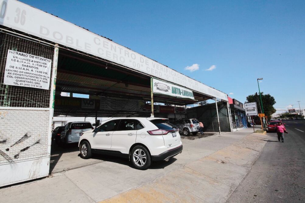 El auto, un jaguar 2004, no rebasó los límites de emisiones, pero por carecer del SDB obtuvo el holograma 1, lo cual inconformó a la casa de estudios (ARCHIVO EL UNIVERSAL)