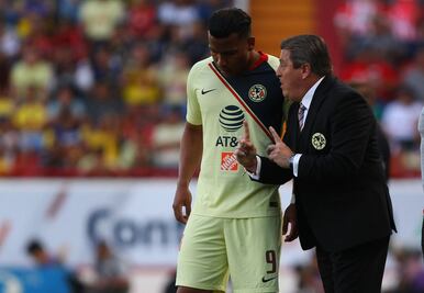 Roger Martínez no pidió salir del equipo: Miguel Herrera