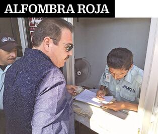 Ofrecen a Julio Preciado usar páneles solares