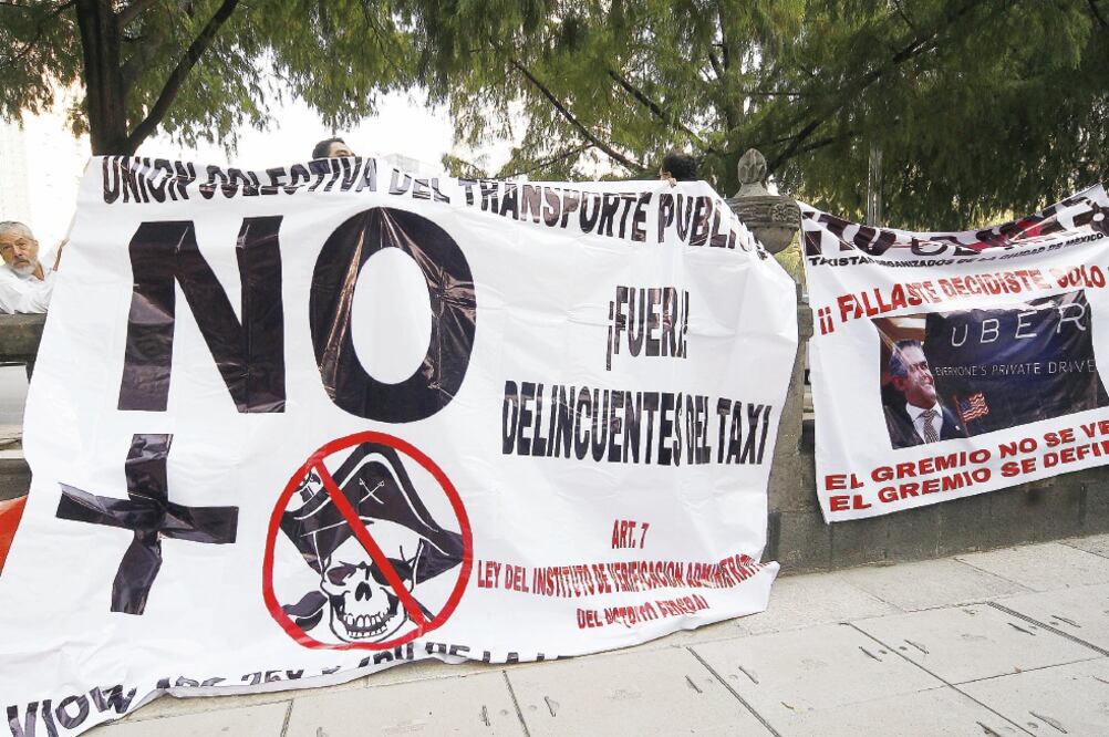 Miembros de los taxistas organizados se deslindaron del ataque perpetrado a unidades de Uber el pasado martes cerca del aeropuerto. Aseveraron que seguirán en la lucha contra la aplicación (ARIEL OJEDA. EL UNIVERSAL)