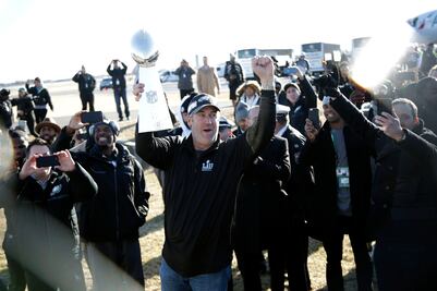 Aficionados reciben a Eagles en el aeropuerto Filadelfia
