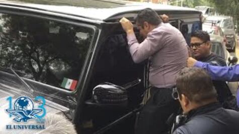 Sujetos supuestamente armados se atrincheran en camioneta en la Doctores