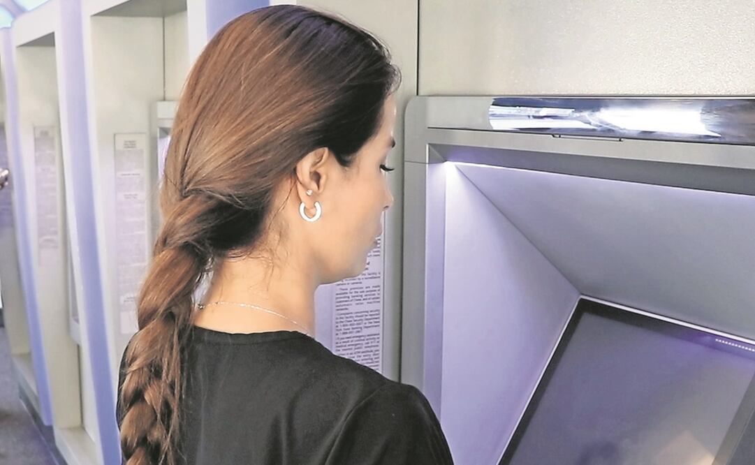 Paola Gutiérrez es una de las miles de víctimas de fraudes en línea. El banco nunca le devolvió el dinero, porque rastrear este tipo de robos es muy difícil. Foto: Mamen Sala / EL UNIVER