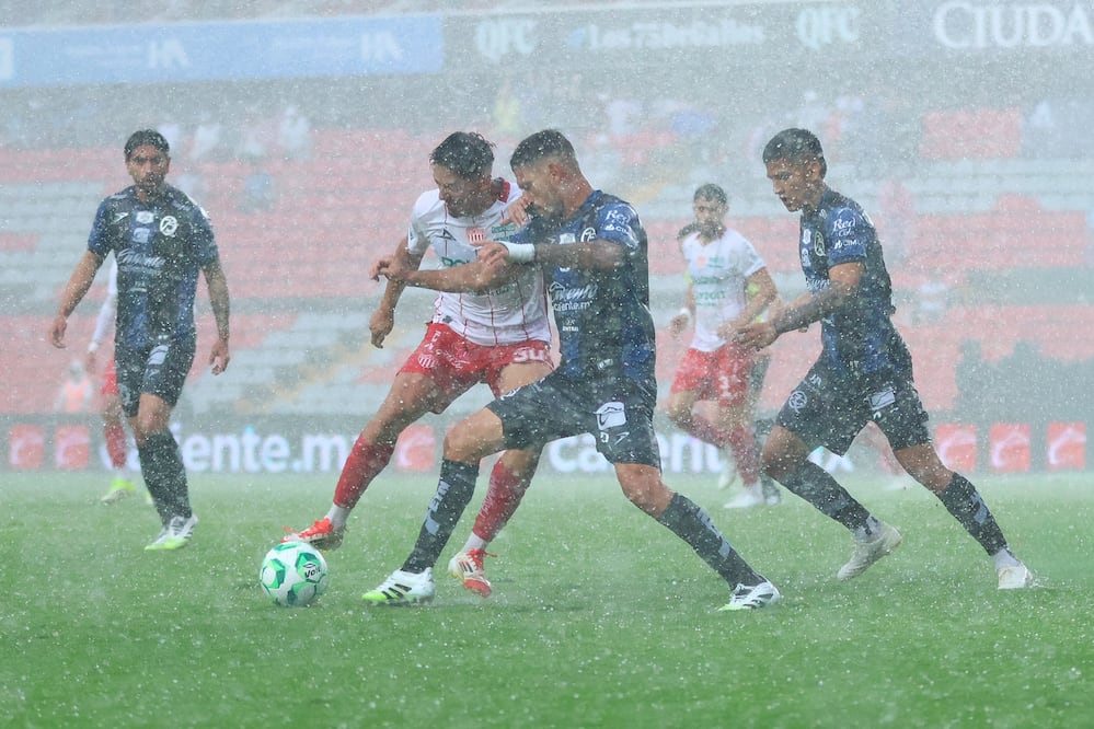 Querétaro y Necaxa en partido, durante la fase regular del torneo Clausura 2026 - Foto: Imago7