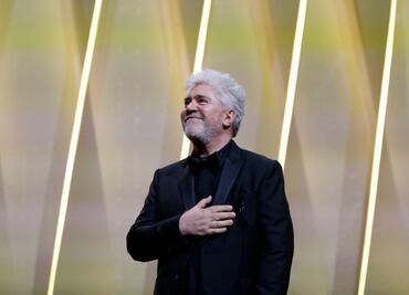 Pedro Almodóvar hace de la playa un cine en Cannes