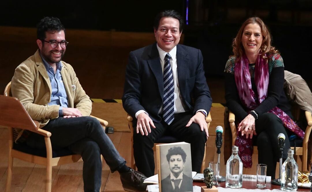 Beatriz Gutiérrez Müller (der.), el coordinador Mario Delgado Carrillo y el editor Diego Flores Magón. Foto: Diego Simón