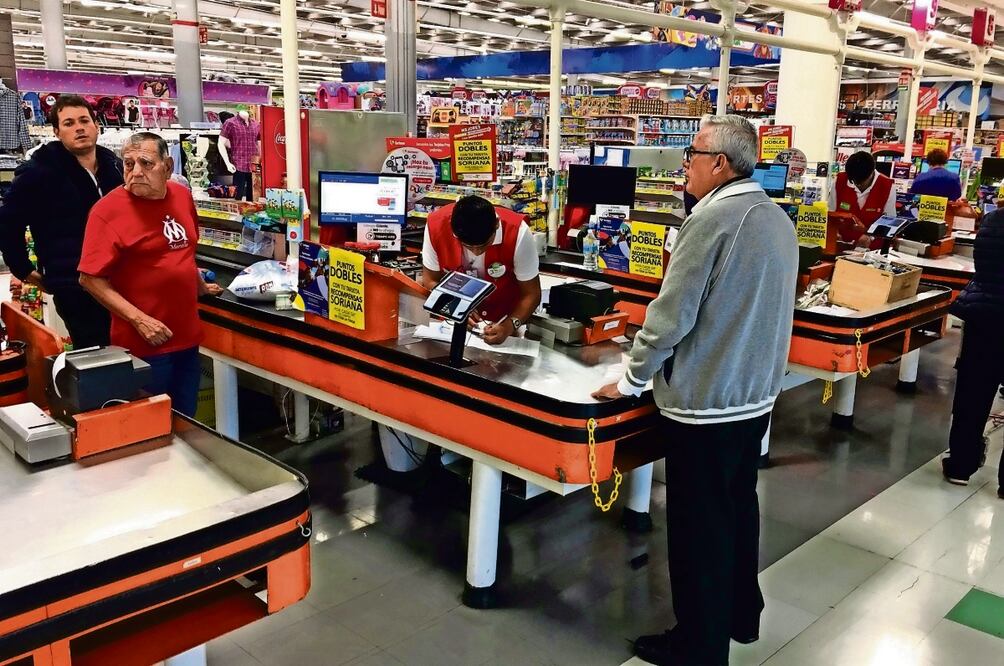 El alto cobro de comisiones reduce el número de terminales punto de venta per cápita en México comparado con Brasil y Argentina, indican. Foto: Archivo / EL UNIVERSAL