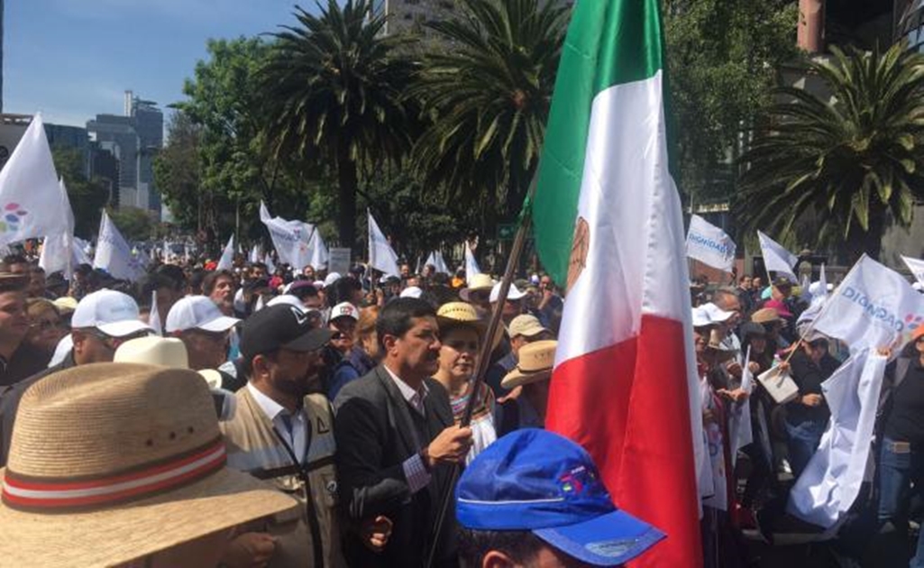 Chihuahua Governor Javier Corral marching the streets of Mexico City – Photo: Alberto Morales/EL UNIVERSAL