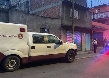 Hallan cuerpo de una mujer tras reportar olor fétido en vivienda de Naucalpan