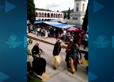 Captan en video asesinato en pleno desfile en Oaxaca