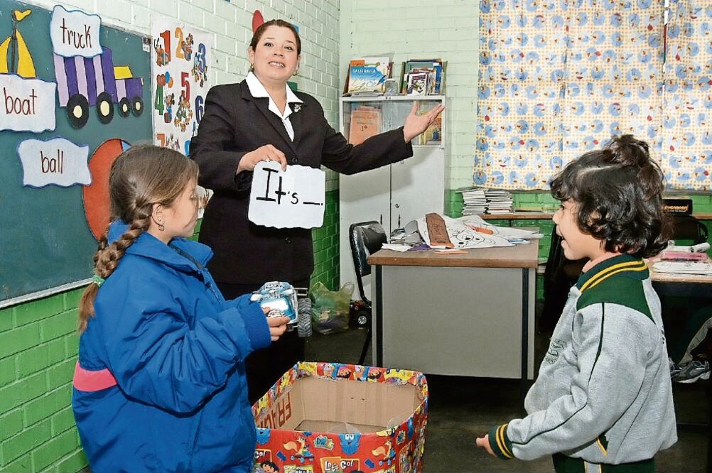 La mitad de los actuales maestros de Inglés en educación básica no tienen la capacidad para enseñarlo: 15% tiene un desconocimiento total del idioma y 37% de los docentes lo hablan con el nivel de un niño de primaria (ARCHIVO. EL UNIVERSAL)