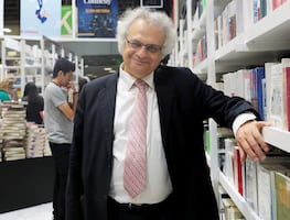 Por su obra que rechaza la "cerrazón nacionalista y religiosa", el escritor francolibanés Amin Maalouf es anunciado como el ganador del Premio FIL de Literatura en Lenguas Romances 2025