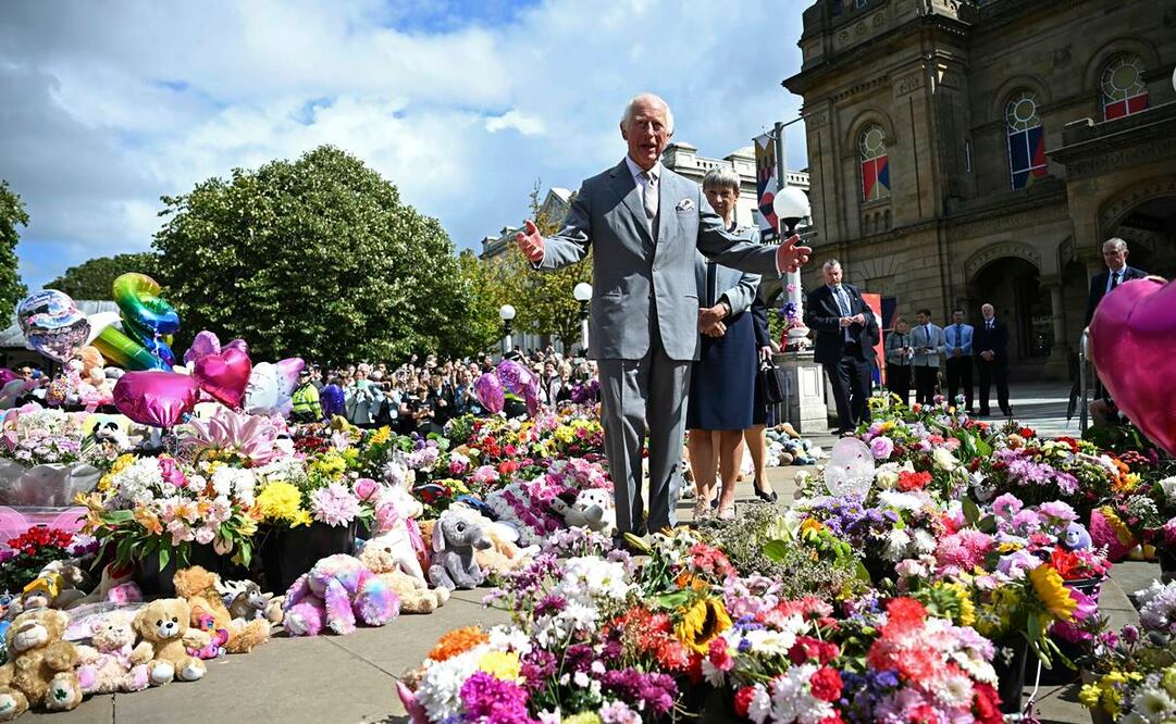 Rey Carlos III se reúne con las familias afectadas del ataque en Southport. Foto: AP