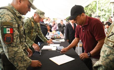 Inicia programa de canje de armas en Cuernavaca; ciudadano entrega pistola alemana de la Segunda Guerra Mundial