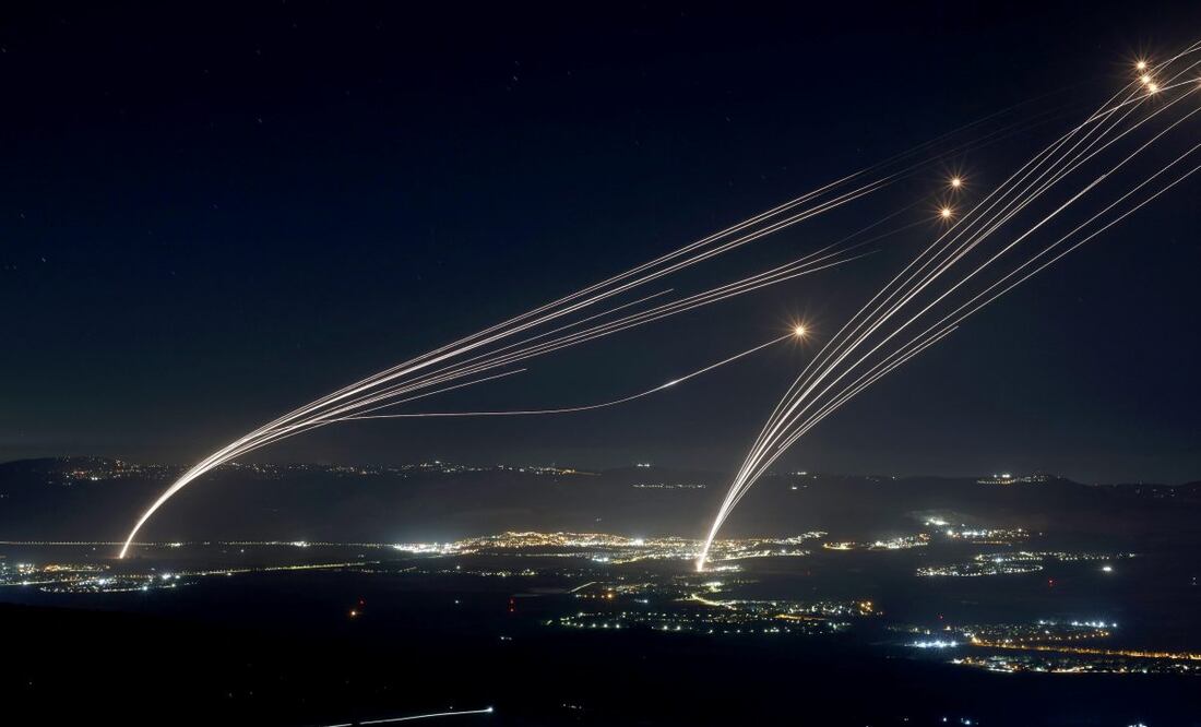 La llegada de los cohetes se produjo en dos tandas consecutivas: una primera de 85 proyectiles y una segunda de 20. Foto: EFE
