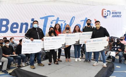 Entregan apoyos económicos a 200 mujeres y hombres en proceso de titulación en la BJ
