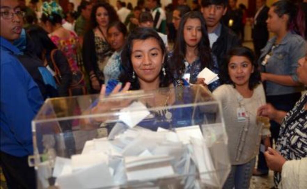 Arriba Peña a Palacio Nacional para encuentro con jóvenes