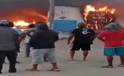 Pescadores de Yucatán viven momentos de tensión por incendio en local comercial que resguardaba bidones de gasolina