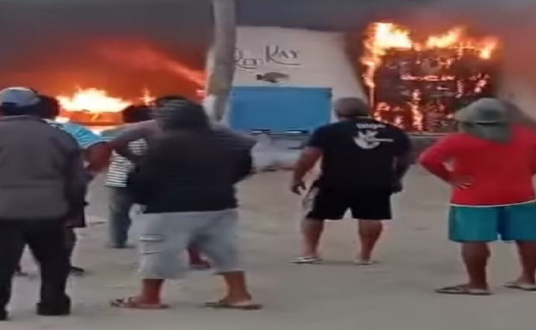 Se incendia local comercial en Chabihau, Yucatán (21/10/2025). Foto: Especial