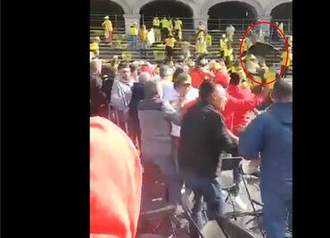 Perredistas y priistas se lanzan sillas previo al cierre de campaña de Alejandra Del Moral en Toluca VIDEO