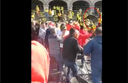 Perredistas y priistas se lanzan sillas previo al cierre de campaña de Alejandra Del Moral en Toluca VIDEO
