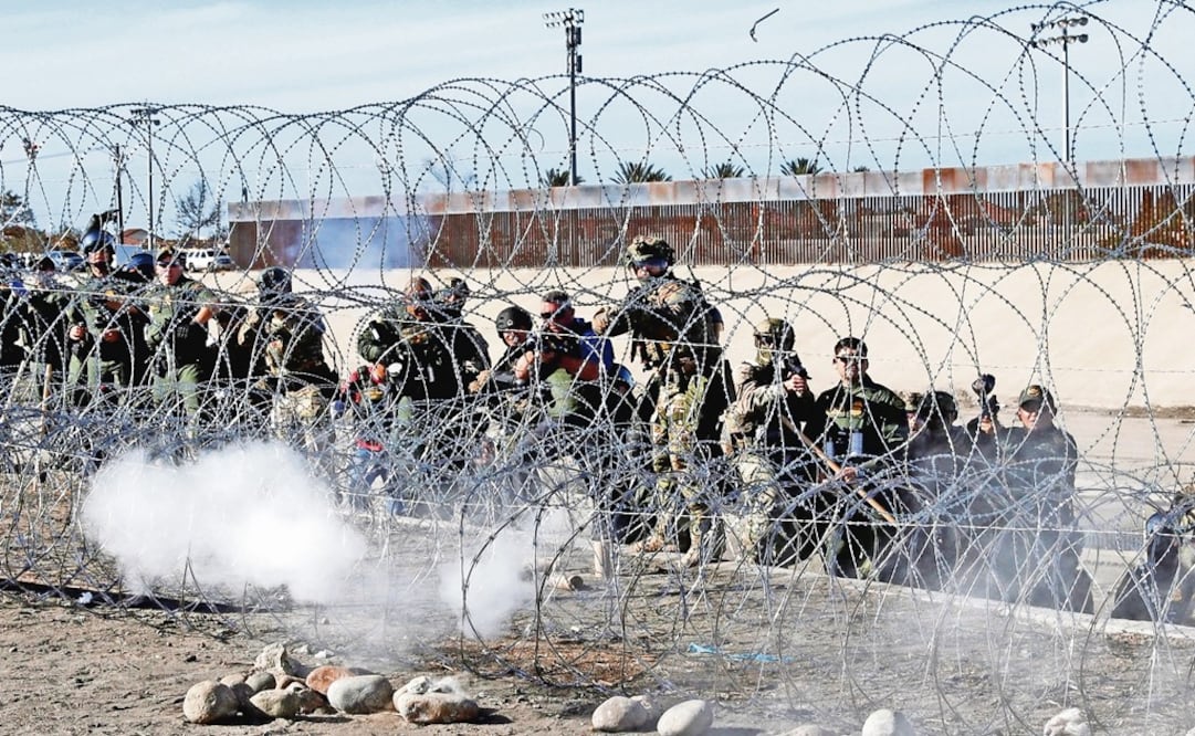US soldiers fire tear gas against Central American migrants - Photo: Kim Kyung-Hoon/REUTERS