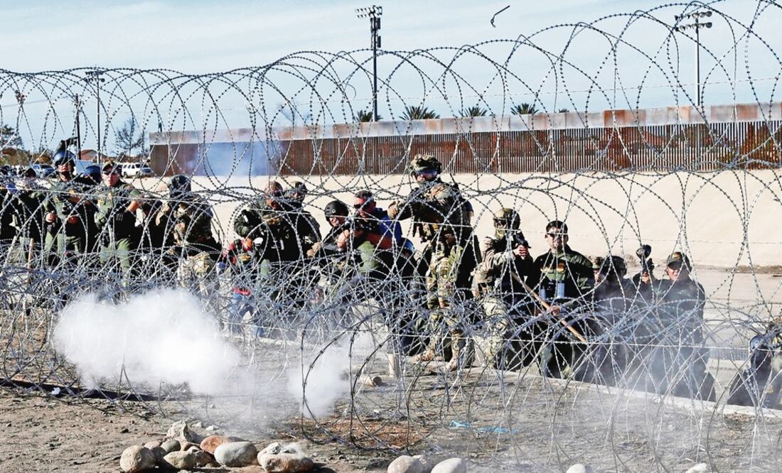 US soldiers fire tear gas against Central American migrants - Photo: Kim Kyung-Hoon/REUTERS