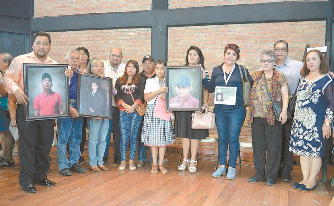 Familiares de Alberto Uriel Pérez Cruz, Luis Humberto Morales Santiago y Jesús Alan Ticante Olmedo, tres jóvenes desaparecidos en 2016 por policías municipales, pidieron al gobierno que se castigue a los responsables. Foto: Especial
