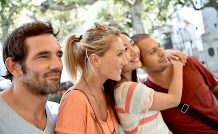 Por qué conocer más gente en 2025 puede ser tu mejor propósito de Año Nuevo; mejora tus habilidades sociales