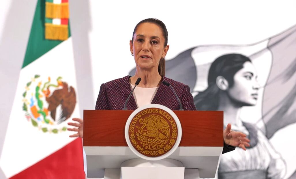 Al mostrar un segundo video documental de la administración del expresidente Ernesto Zedillo en el que se asegura que en México ocurrieron represiones y escándalos internacionales, Sheinbaum Pardo dijo que con ello cierran el tema, y que el pueblo debe tener la suficiente información para hacer una reflexión de dónde hubo autoritarismo y libertad. Foto: Gabriel Pano/EL UNIVERSAL