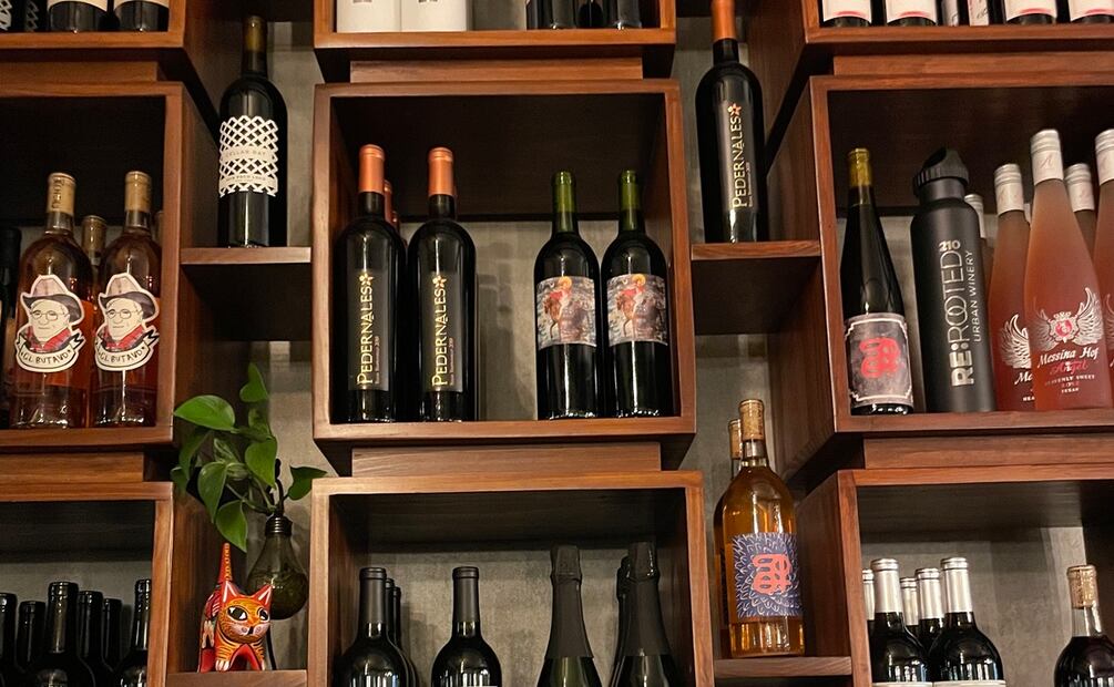 Jennifer Beckmann y el vino texano. Foto: Especial