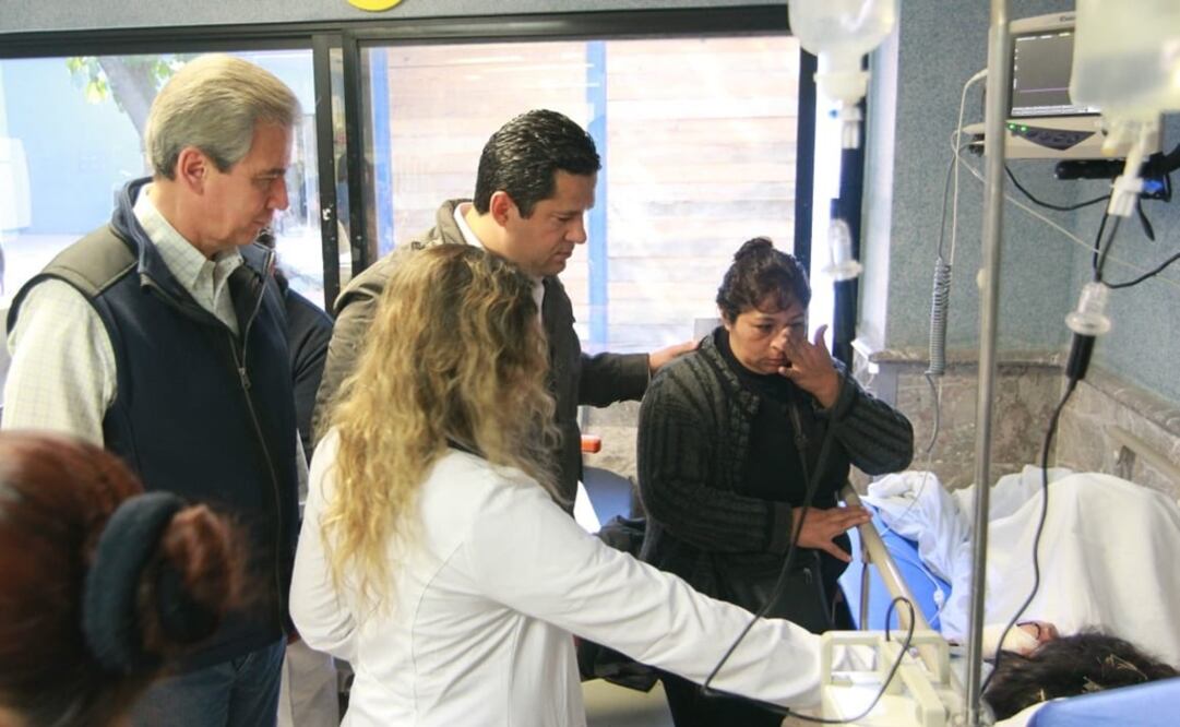El gobernador Diego Sinhue Rodríguez Vallejo y el alcalde Héctor López Santillana visitaron a los lesionados (Foto: tomada de Twitter @diegosinhue)