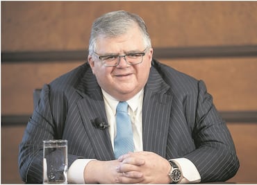 Es mejor que un banco central ofrezca una moneda digital: Carstens