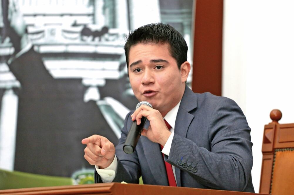 Paul Mil Hernández, ganador del 7° Concurso de Oratoria y Debate Público 2016 de EL UNIVERSAL, afirma que los cambios no pueden ni deben darse de forma rápida y violenta, sino a través de la difusión de las ideas de libertad (BERENICE FREGOSO)