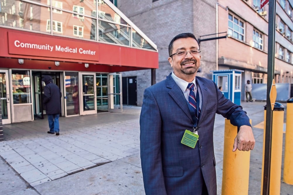 El doctor venezolano Vladimir Gasca, director adjunto del área de siquiatría del hospital Elmhurst, en Nueva York (YADIN XOLALPA. EL UNIVERSAL)