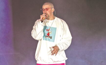 Bad Bunny se desvanece en el escenario y alerta a sus fans