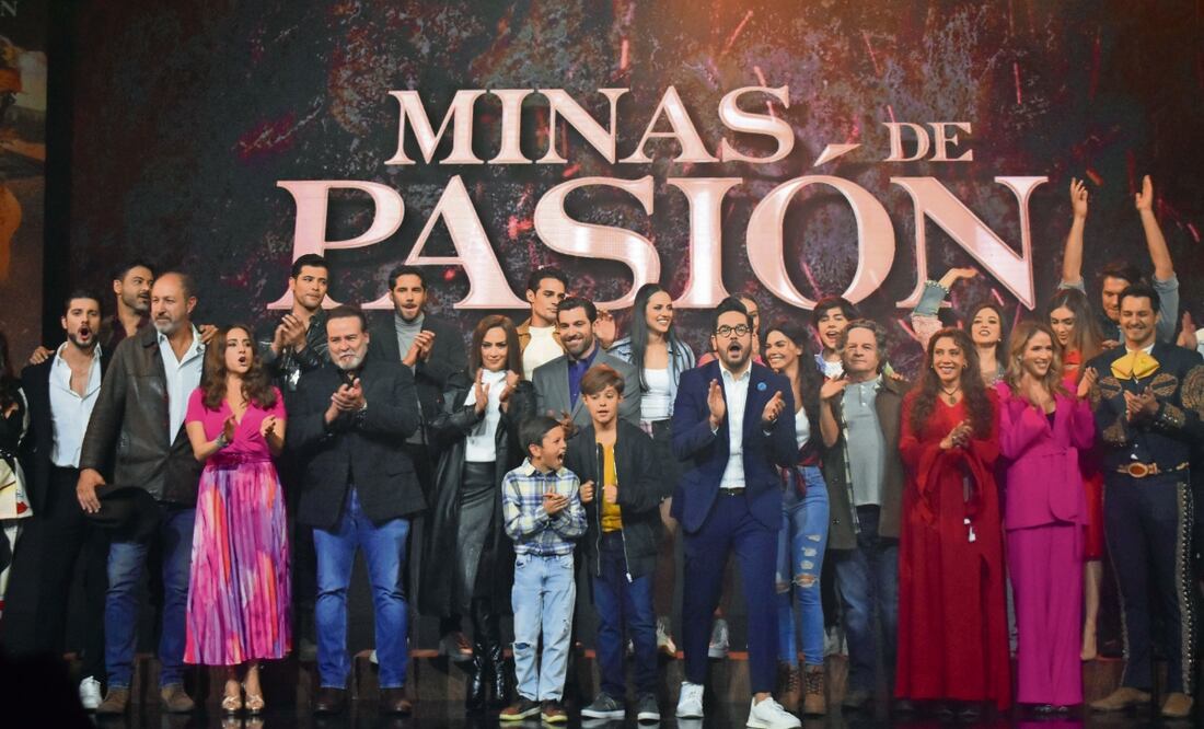 El elenco de la telenovela presentó un avance de lo que se verá a partir de hoy. Foto: Armando Pereda | El Universal