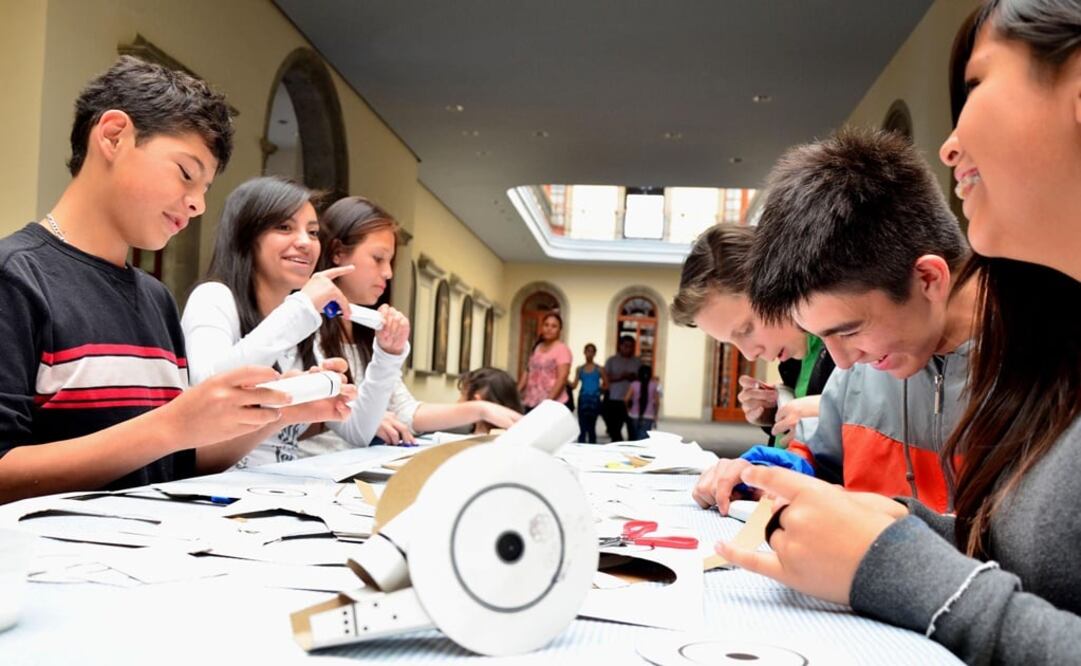 La idea es que el encuentro entre los niños y jóvenes con la robótica, les permita desarrollar el método científico. (FOTO: Archivo/EL UNIVERSAL)