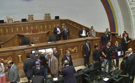 Diputados de oposición toman cargos en Venezuela