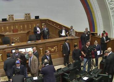 Diputados de oposición toman cargos en Venezuela