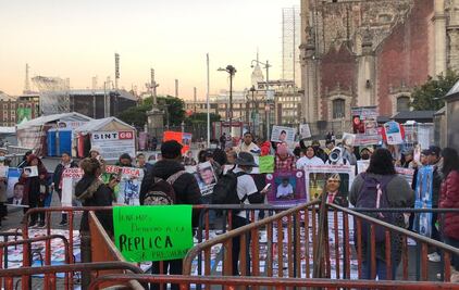 Madres buscadoras protestan afuera de Palacio Nacional