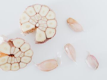 Miel de ajo fermentado, un poderoso remedio casero